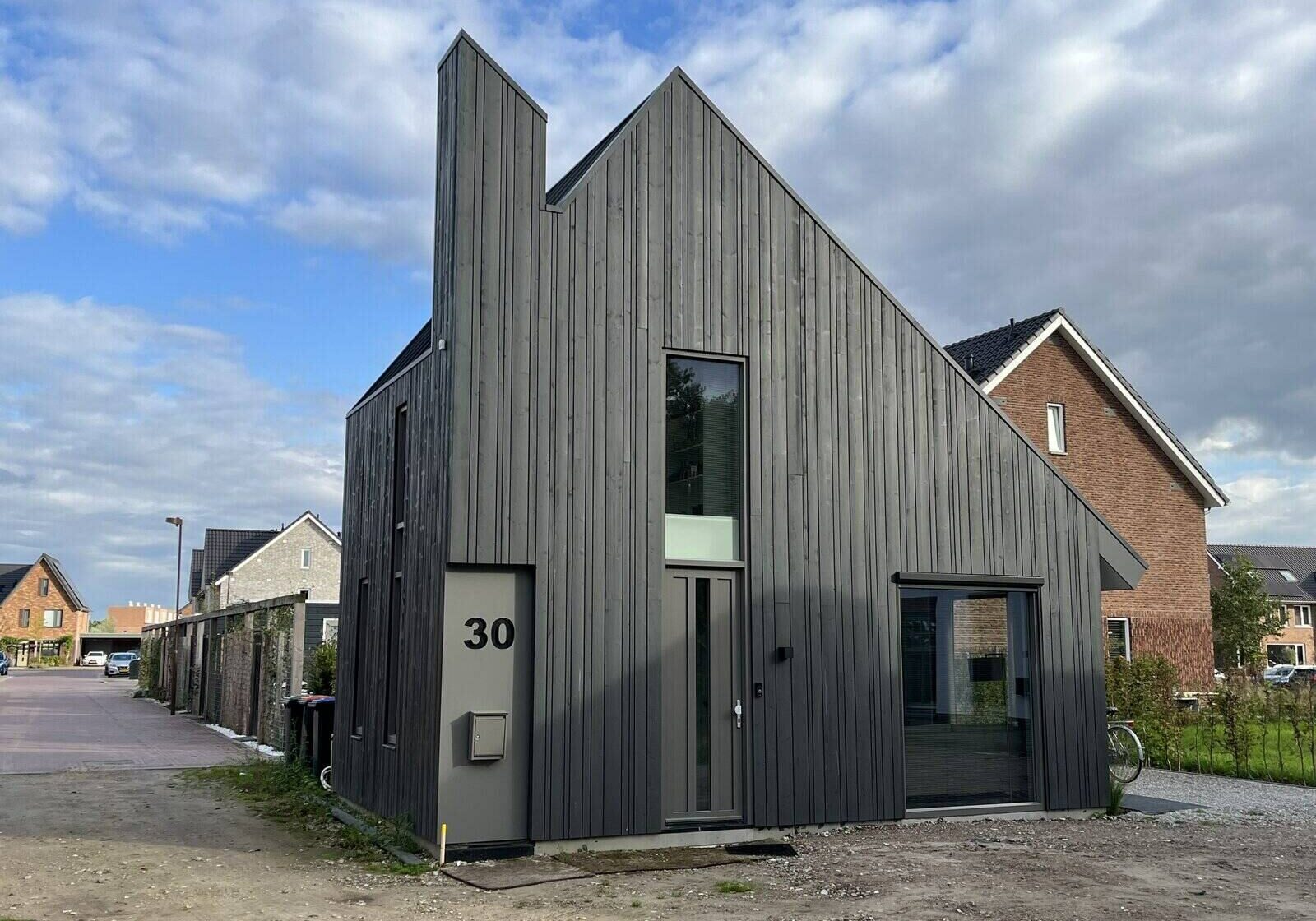 Tiny house_Barneveld_zijaanzicht met entree